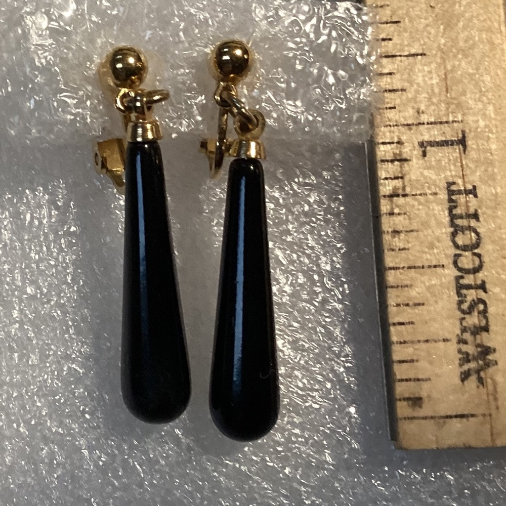 Vintage Signed Trifari Gold Tone Dark/Navy Blue Drop Earrings